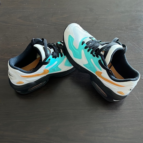 Nike Air Max2 Light Sneaker - Picture 1 of 6